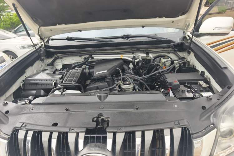 Used Toyota Prado 2010 2.7L Automatic Deluxe Edition Engine Bay