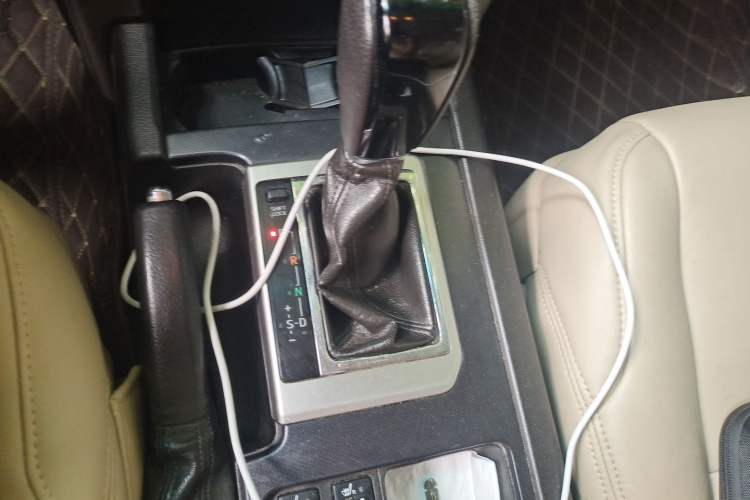 Used Toyota Prado 2010 4.0L Automatic TX-L NAVI Gear Lever