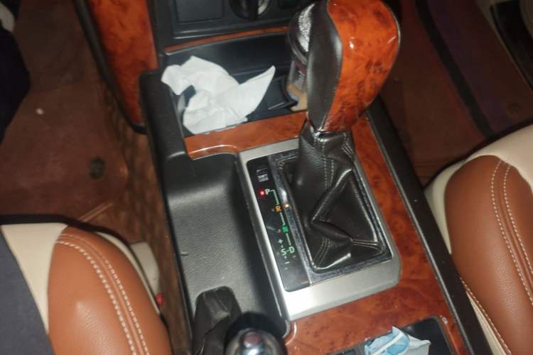 Used Toyota Prado 2010 4.0L Automatic TX-L Gear Lever
