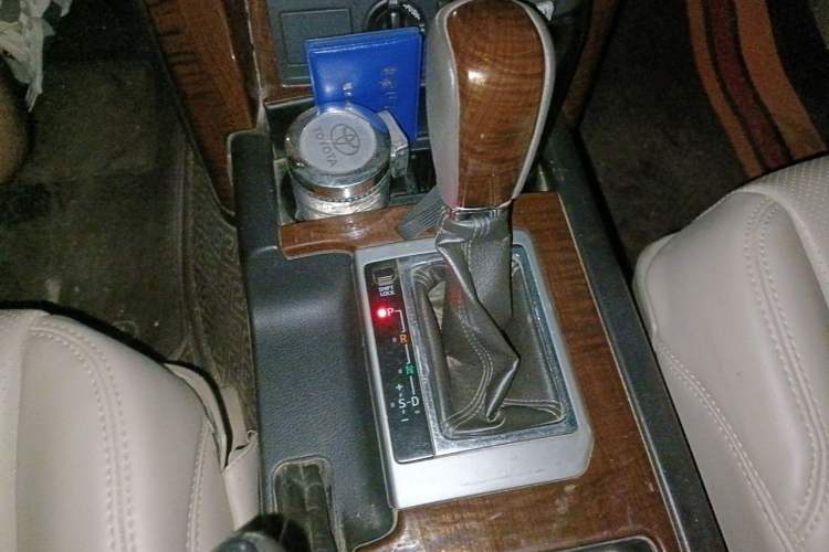 Used Toyota Prado 2010 4.0L Automatic TX-L Gear Lever