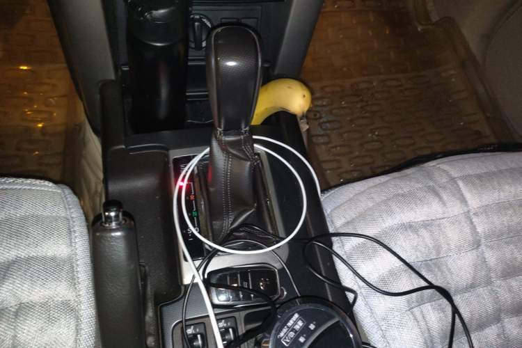 Used Toyota Prado 2010 4.0L Automatic TX-L Gear Lever