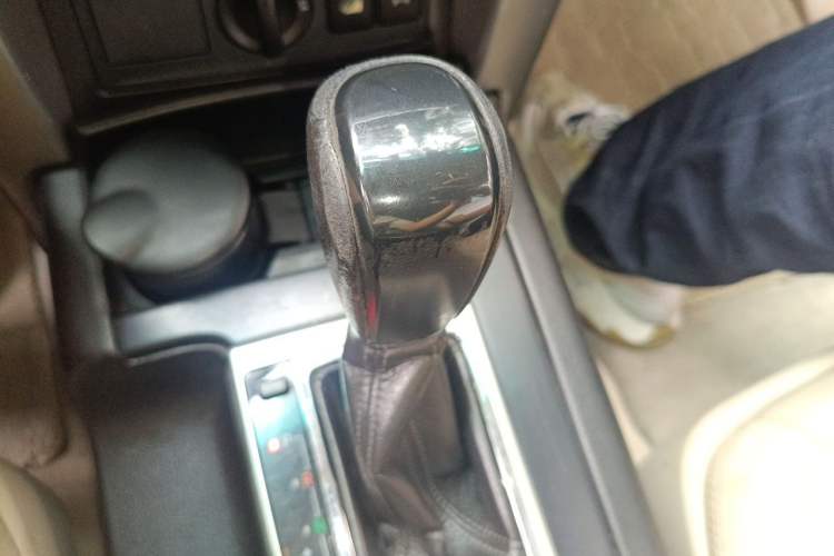 Used Toyota Prado 2010 4.0L Automatic TX-L Gear Lever
