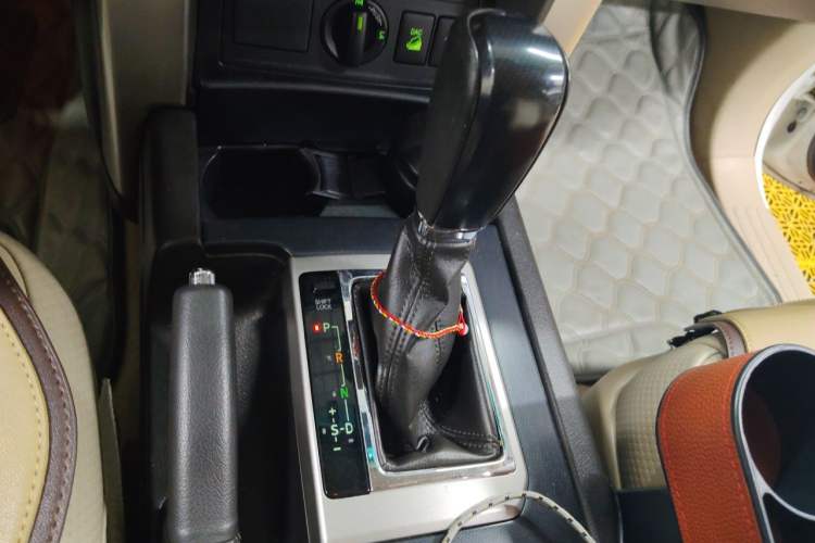 Used Toyota Prado 2010 4.0L Automatic TX-L Gear Lever