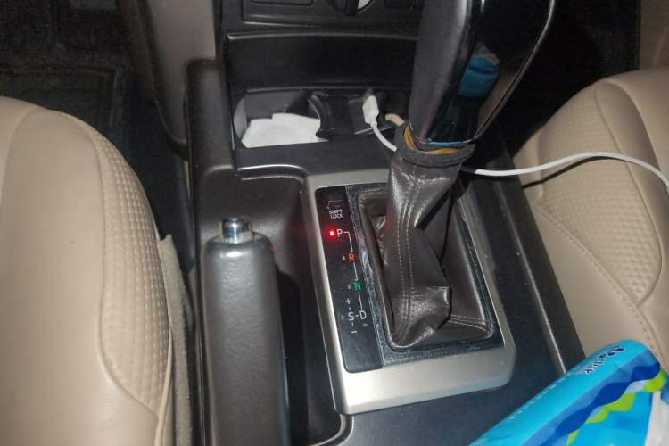 Used Toyota Prado 2010 4.0L Automatic VX NAVI Gear Lever