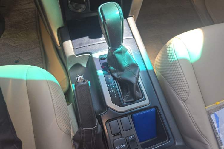 Used Toyota Prado 2010 2.7L Automatic Deluxe Edition Gear Lever