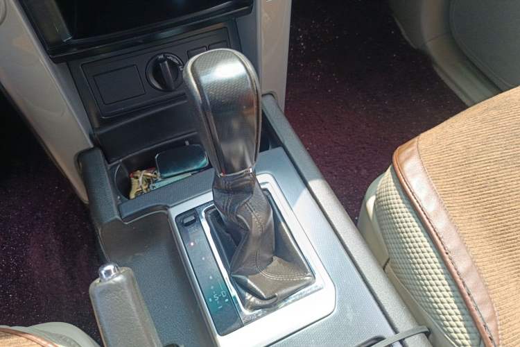 Used Toyota Prado 2010 4.0L Automatic TX-L Gear Lever