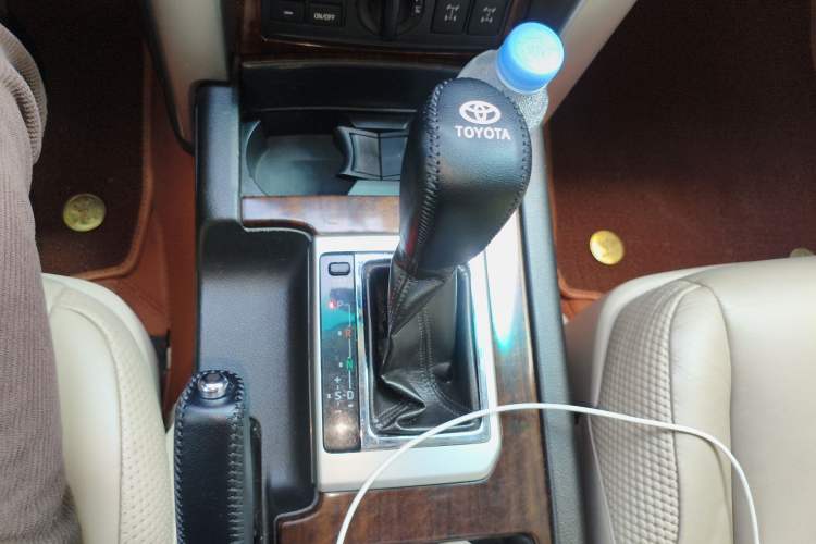 Used Toyota Prado 2010 4.0L Automatic VX NAVI Gear Lever