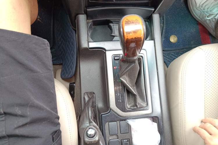 Used Toyota Prado 2010 2.7L Automatic Deluxe Edition Gear Lever