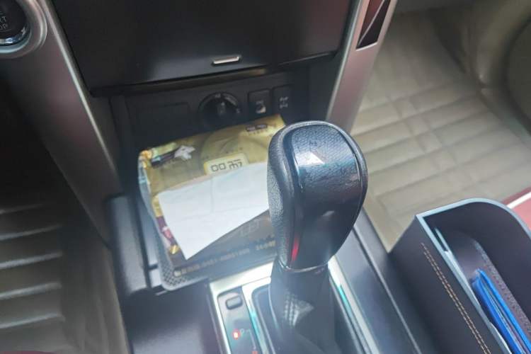 Used Toyota Prado 2010 4.0L Automatic TX-L Gear Lever