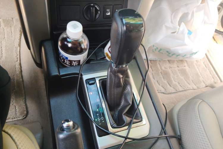 Used Toyota Prado 2010 4.0L Automatic TX-L Gear Lever
