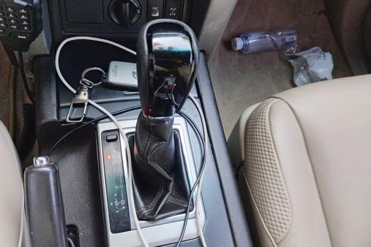 Used Toyota Prado 2010 4.0L Automatic TX-L Gear Lever