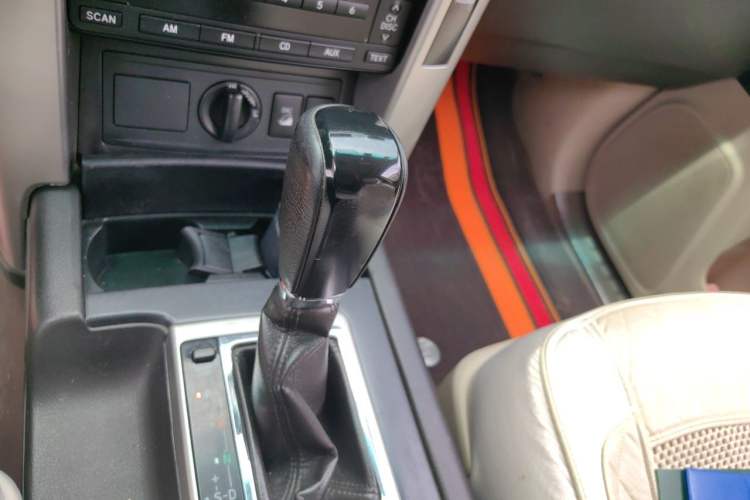 Used Toyota Prado 2010 4.0L Automatic TX-L Gear Lever
