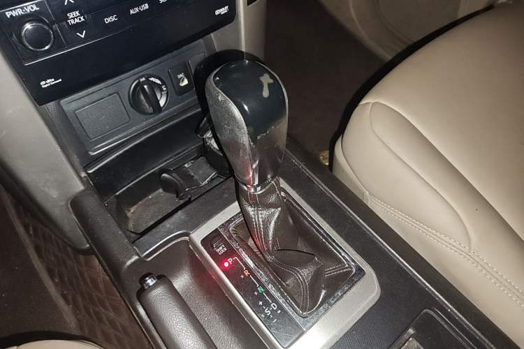 Used Toyota Prado 2010 4.0L Automatic TX-L NAVI Gear Lever