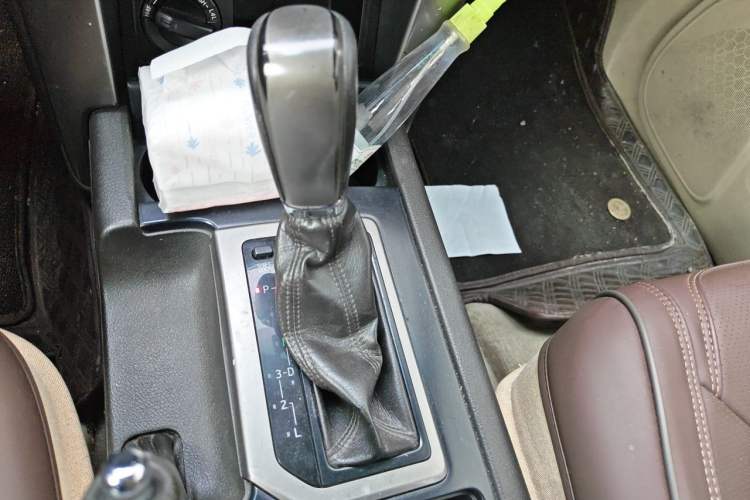 Used Toyota Prado 2010 2.7L Automatic Standard Edition Gear Lever