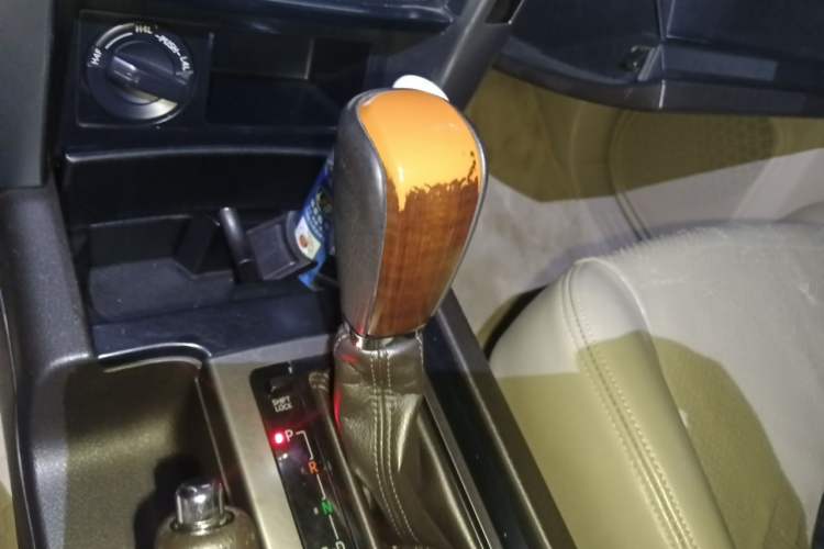 Used Toyota Prado 2010 2.7L Automatic Deluxe Edition Gear Lever