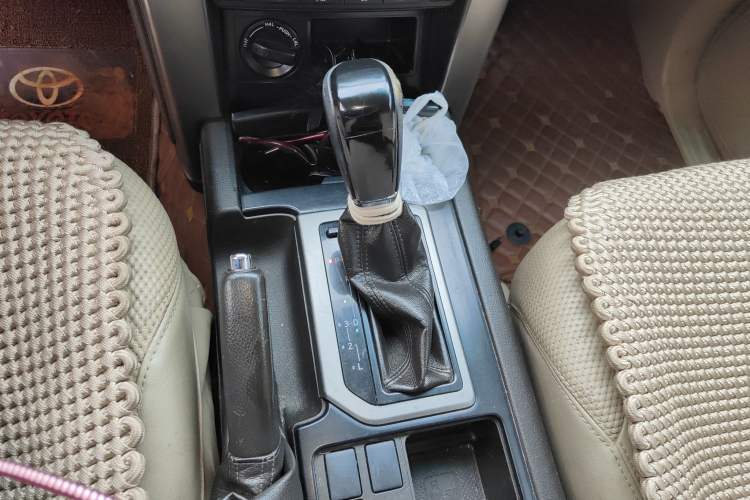 Used Toyota Prado 2010 2.7L Automatic Standard Edition Gear Lever