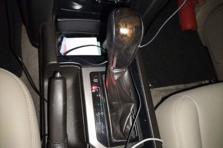 Used Toyota Prado 2010 2.7L Automatic Deluxe Edition Gear Lever