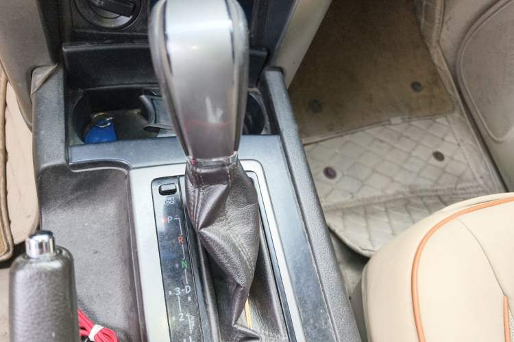 Used Toyota Prado 2010 2.7L Automatic Standard Edition Gear Lever