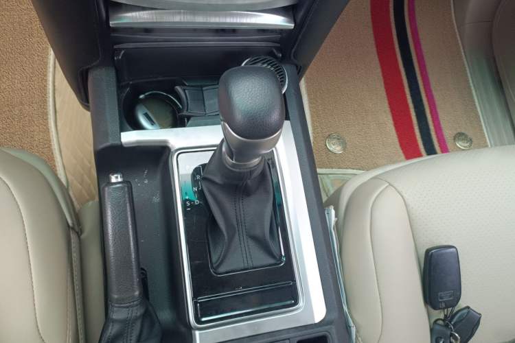 Used Toyota Prado 2010 4.0L Automatic TX-L Gear Lever