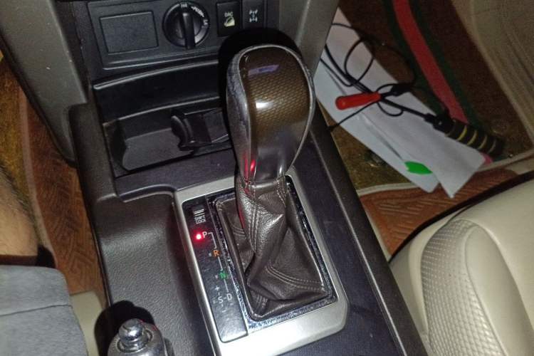 Used Toyota Prado 2010 4.0L Automatic TX-L Gear Lever