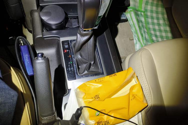 Used Toyota Prado 2010 4.0L Automatic TX-L Gear Lever