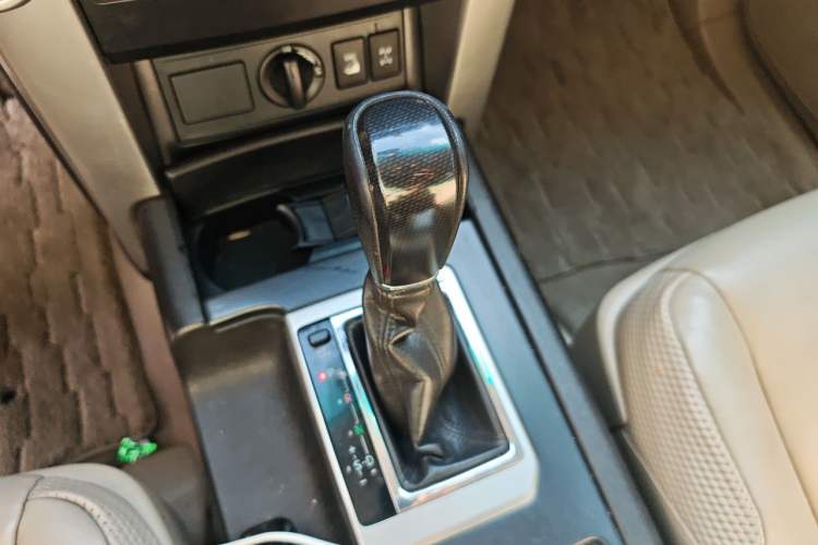Used Toyota Prado 2010 4.0L Automatic TX-L Gear Lever