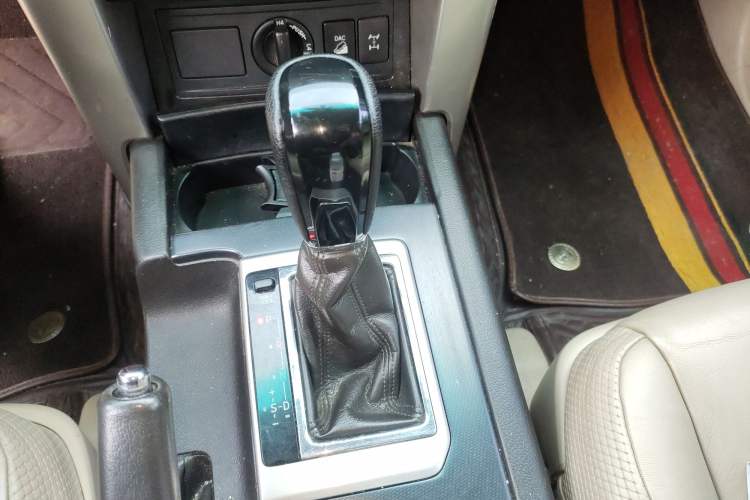Used Toyota Prado 2010 4.0L Automatic TX-L Gear Lever