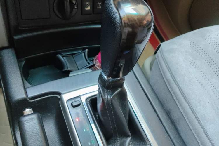 Used Toyota Prado 2010 4.0L Automatic TX-L Gear Lever