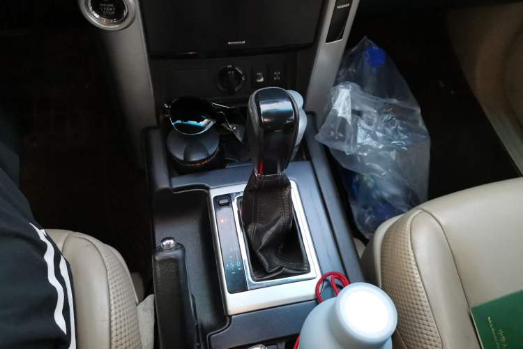 Used Toyota Prado 2010 4.0L Automatic TX-L Gear Lever