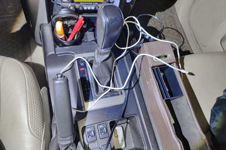 Used Toyota Prado 2010 4.0L Automatic TX-L Gear Lever