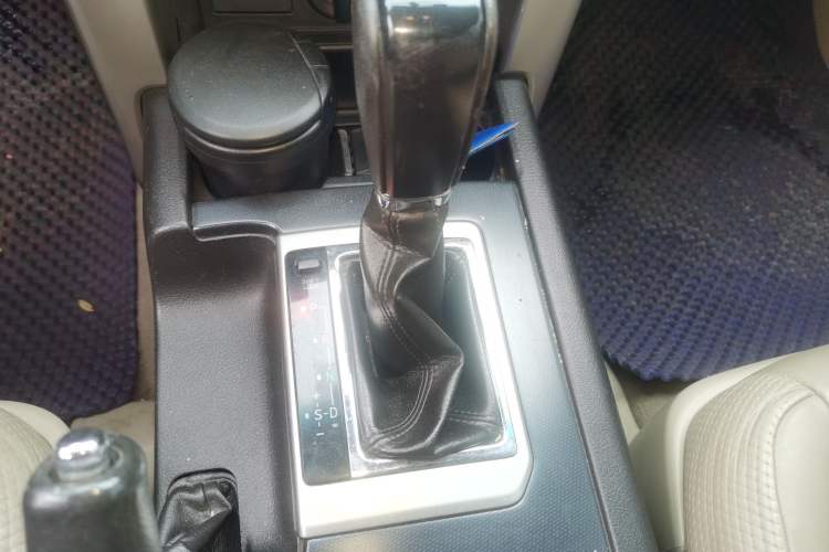 Used Toyota Prado 2010 4.0L Automatic TX-L Gear Lever