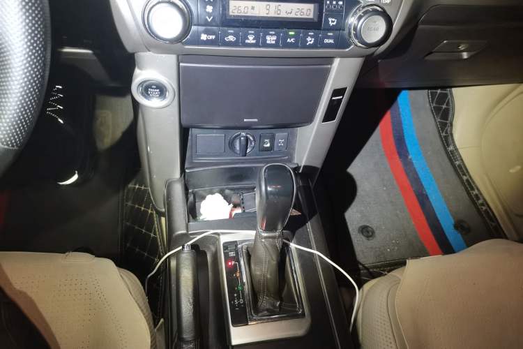 Used Toyota Prado 2010 4.0L Automatic TX-L Gear Lever