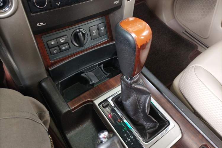 Used Toyota Prado 2010 4.0L Automatic VX NAVI Gear Lever