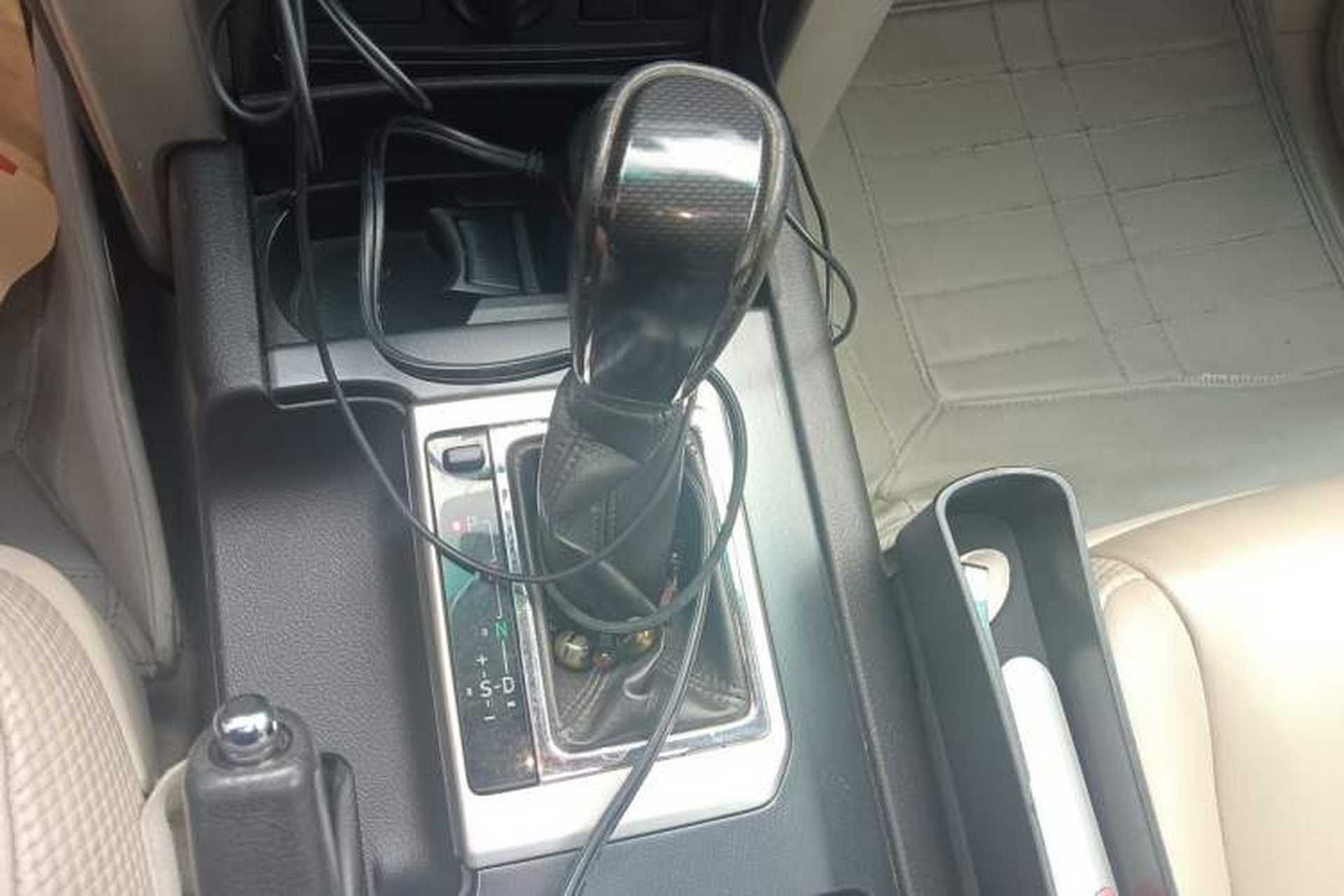 Used Toyota Prado 2010 4.0L Automatic TX-L Gear Lever