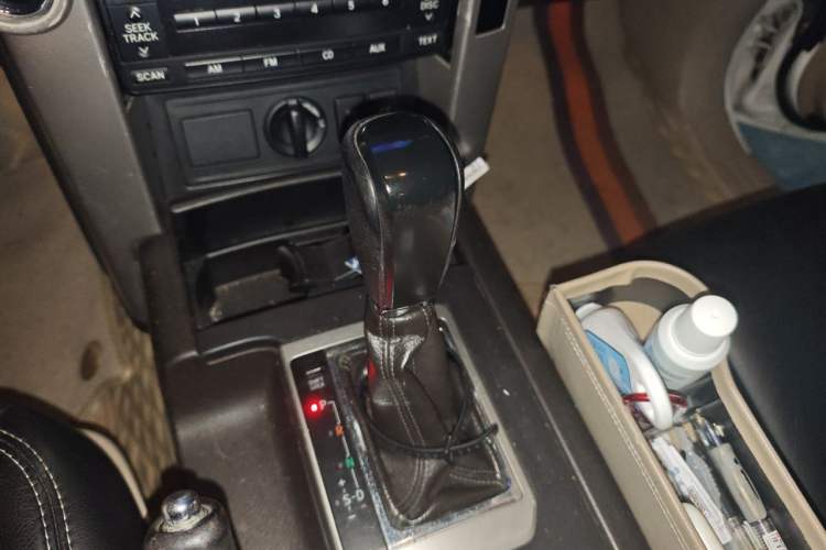 Used Toyota Prado 2010 4.0L Automatic TX-L Gear Lever