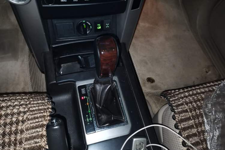 Used Toyota Prado 2010 4.0L Automatic TX-L Gear Lever