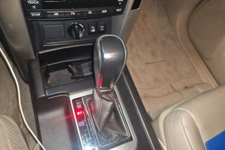 Used Toyota Prado 2010 4.0L Automatic TX-L Gear Lever