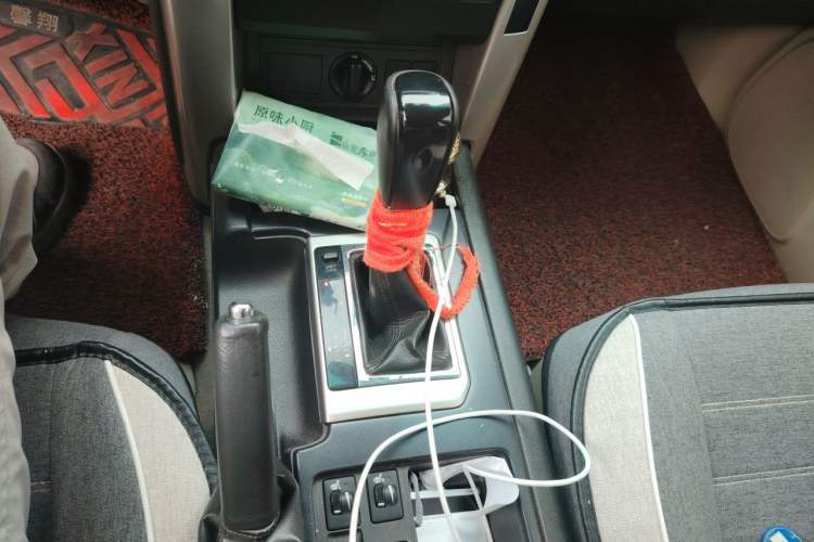 Used Toyota Prado 2010 4.0L Automatic TX-L NAVI Gear Lever