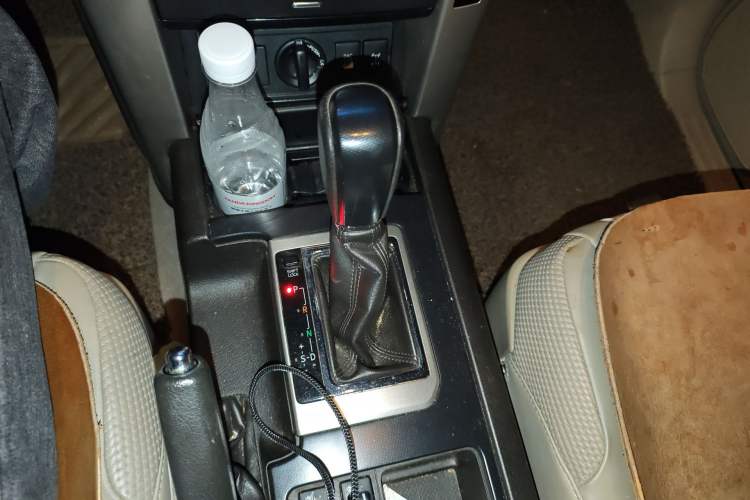 Used Toyota Prado 2010 4.0L Automatic TX-L Gear Lever