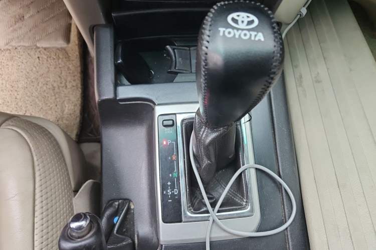 Used Toyota Prado 2010 4.0L Automatic TX-L Gear Lever