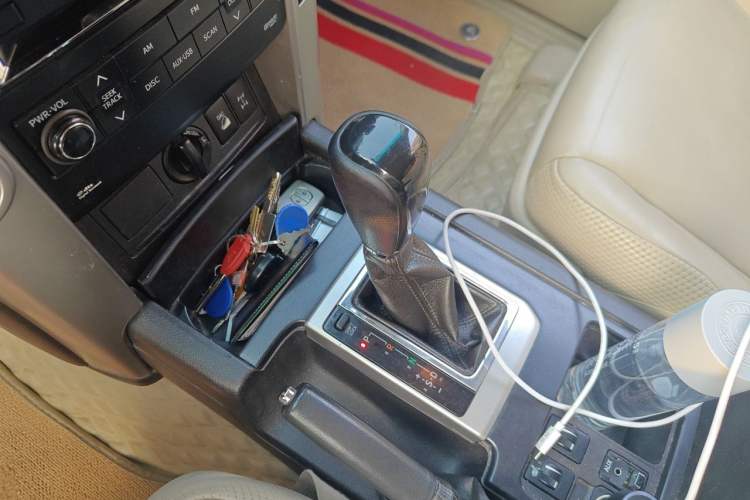Used Toyota Prado 2010 4.0L Automatic TX-L NAVI Gear Lever