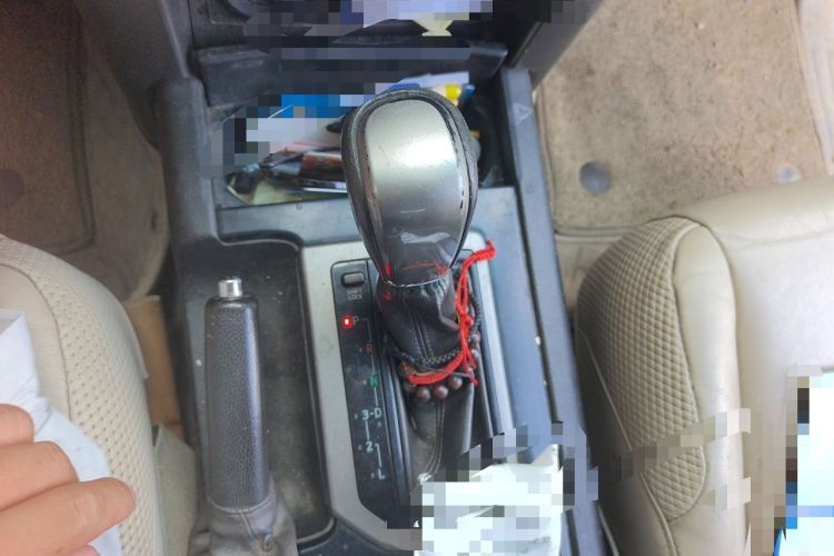 Used Toyota Prado 2010 2.7L Automatic Deluxe Edition Gear Lever
