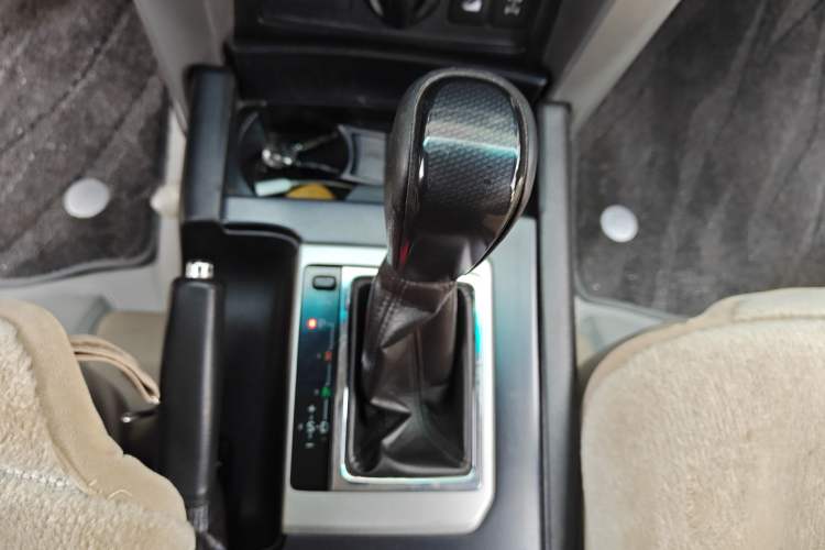 Used Toyota Prado 2010 4.0L Automatic TX-L Gear Lever