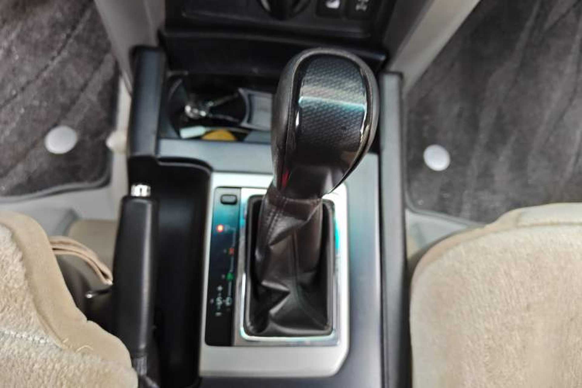 Used Toyota Prado 2010 4.0L Automatic TX-L Gear Lever