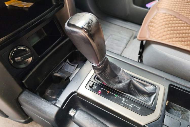 Used Toyota Prado 2010 2.7L Automatic Standard Edition Gear Lever