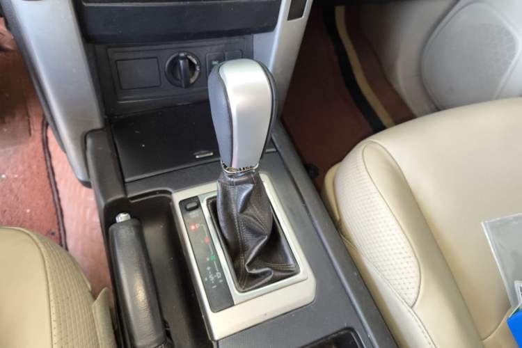 Used Toyota Prado 2010 4.0L Automatic TX-L Gear Lever