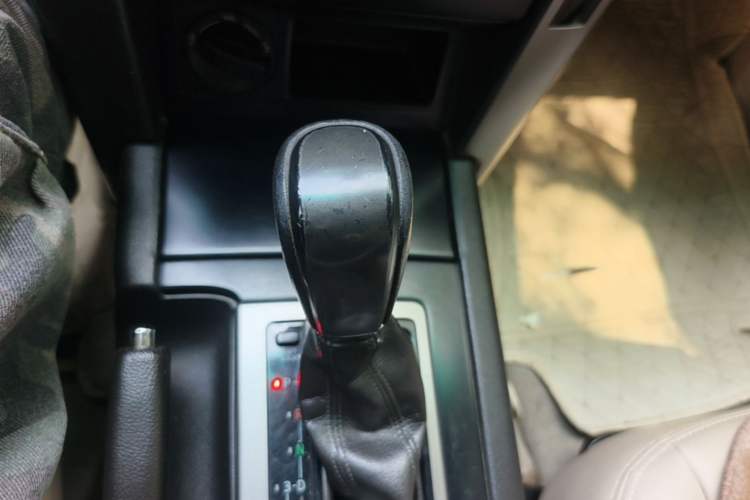 Used Toyota Prado 2010 2.7L Automatic Standard Edition Gear Lever