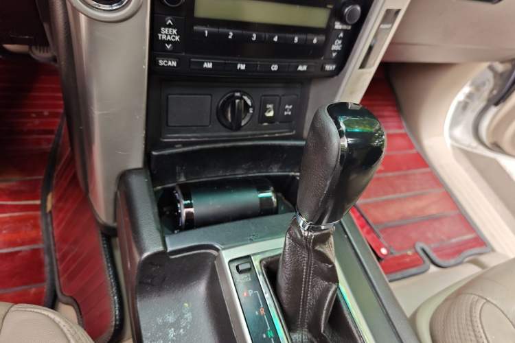 Used Toyota Prado 2010 4.0L Automatic TX-L Gear Lever
