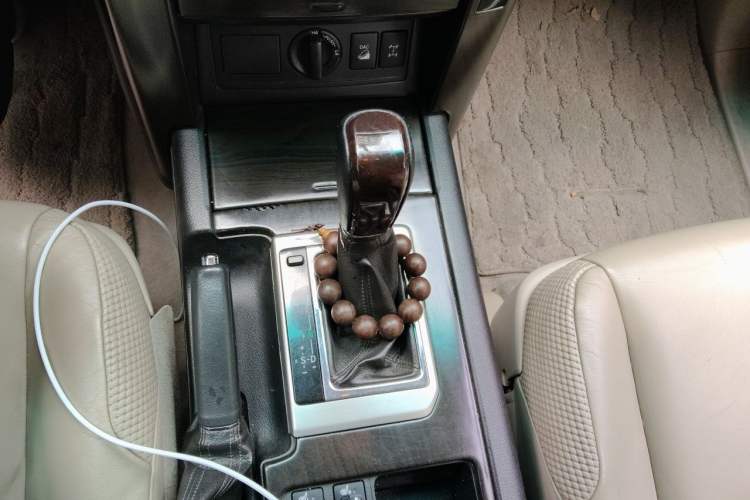 Used Toyota Prado 2010 4.0L Automatic TX-L Gear Lever