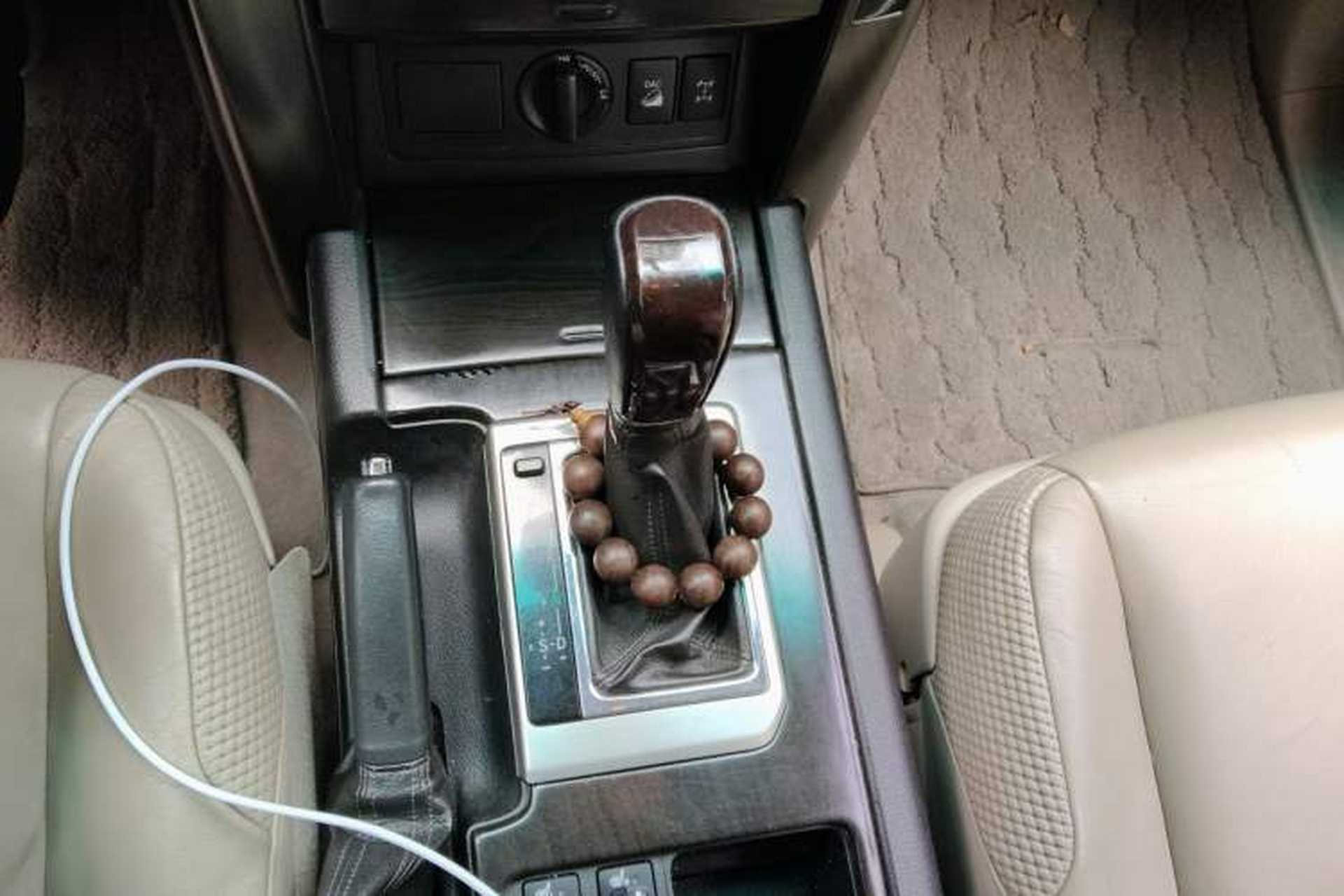 Used Toyota Prado 2010 4.0L Automatic TX-L Gear Lever